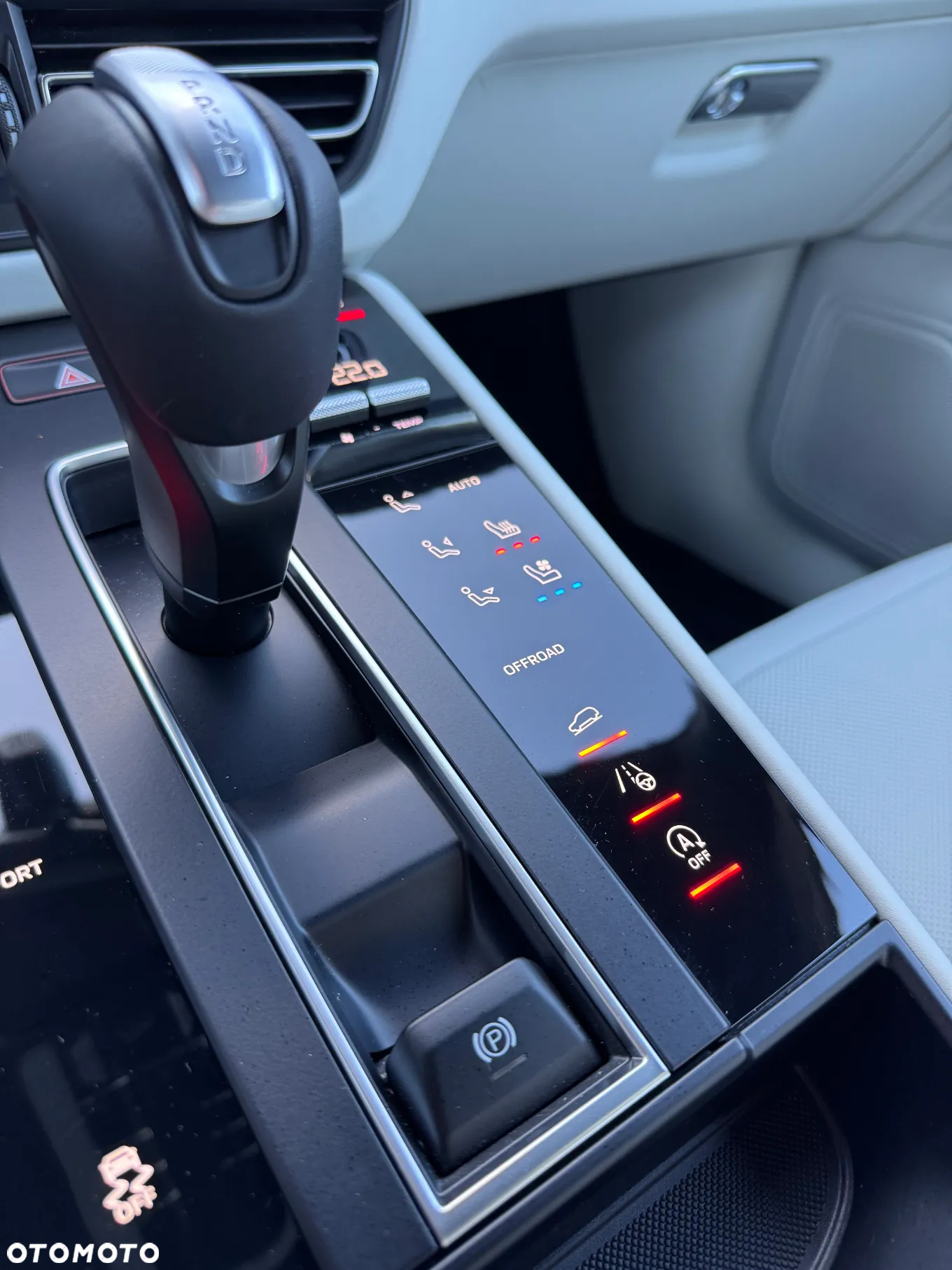 Porsche Macan T - 17