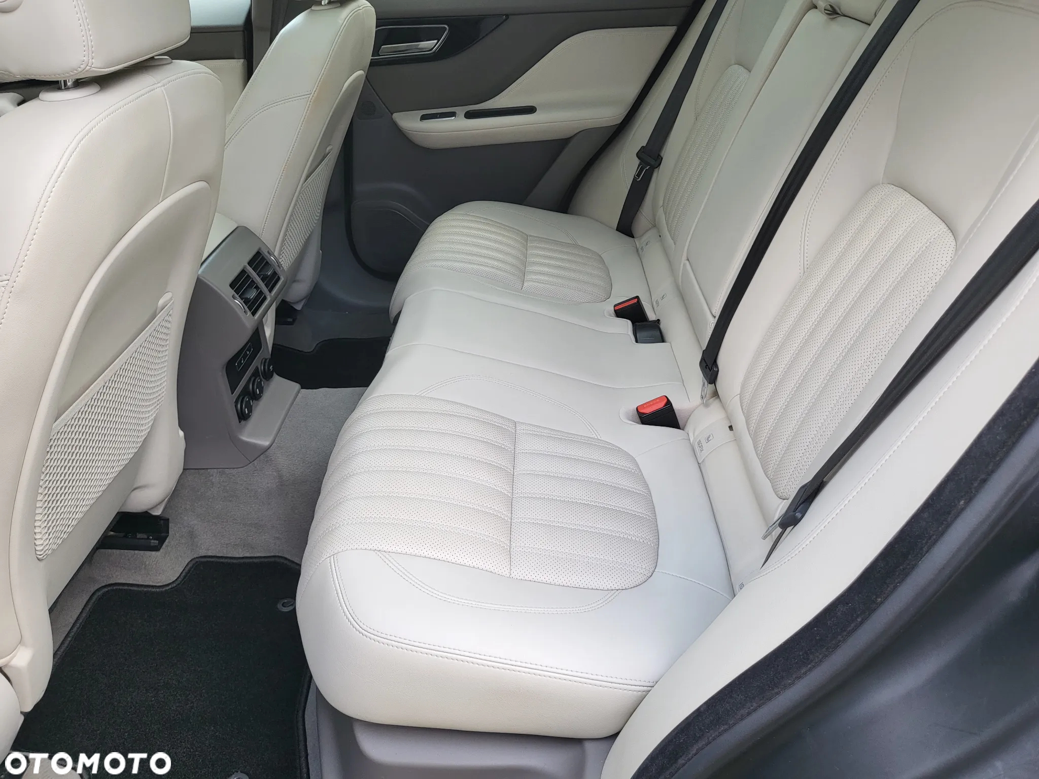 Jaguar F-Pace 2.0 i4D AWD Prestige - 25