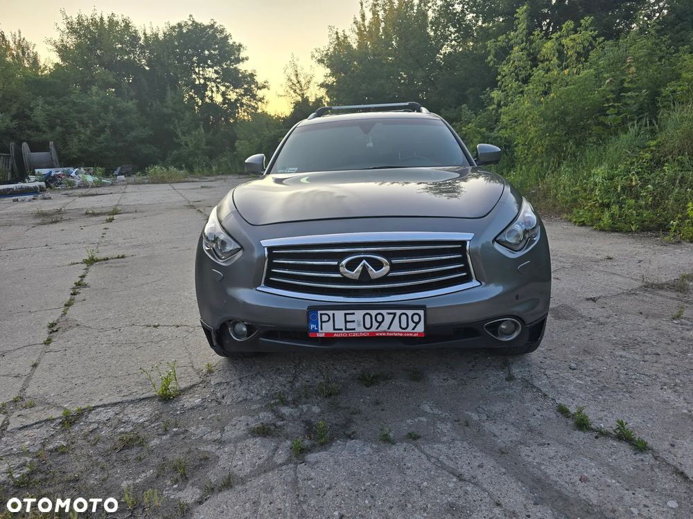 Infiniti QX70 - 9