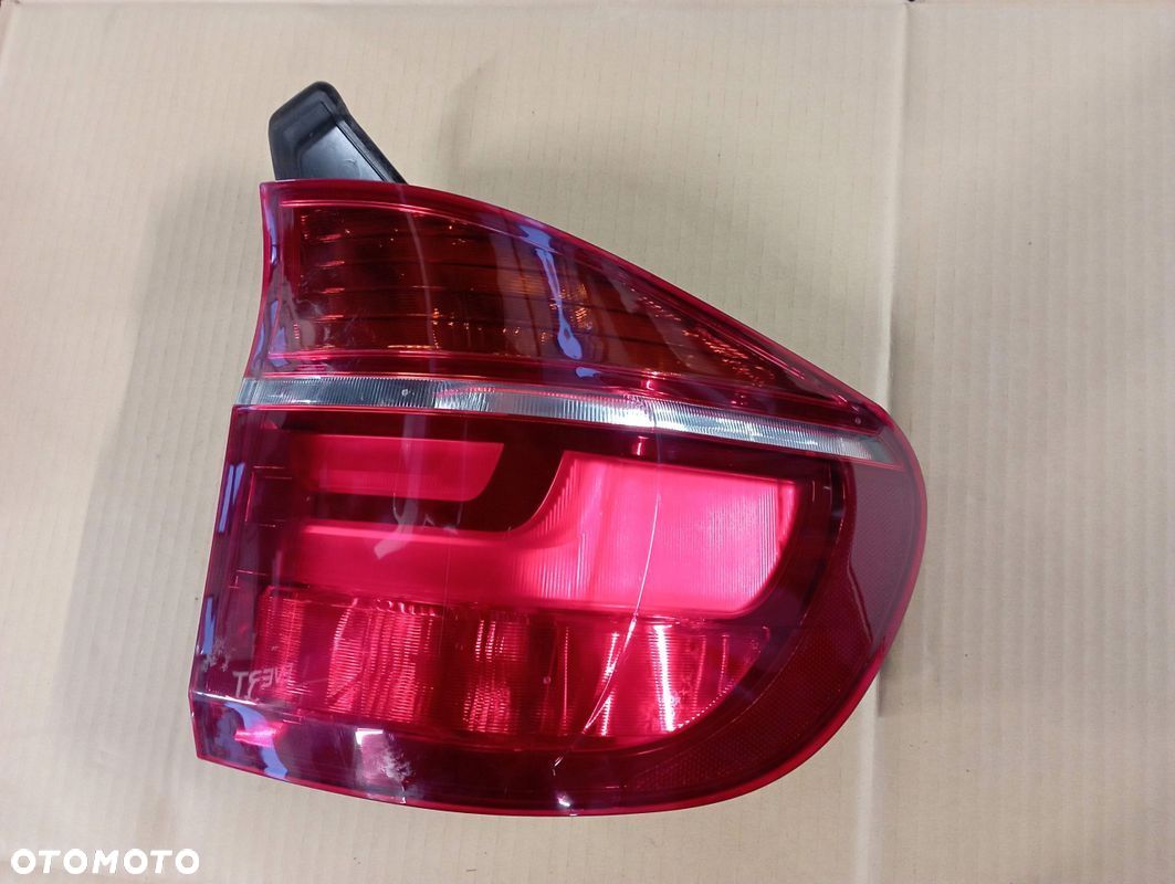 BMW X5 E70 LAMPA PRAWA TYŁ TYLNA - 1