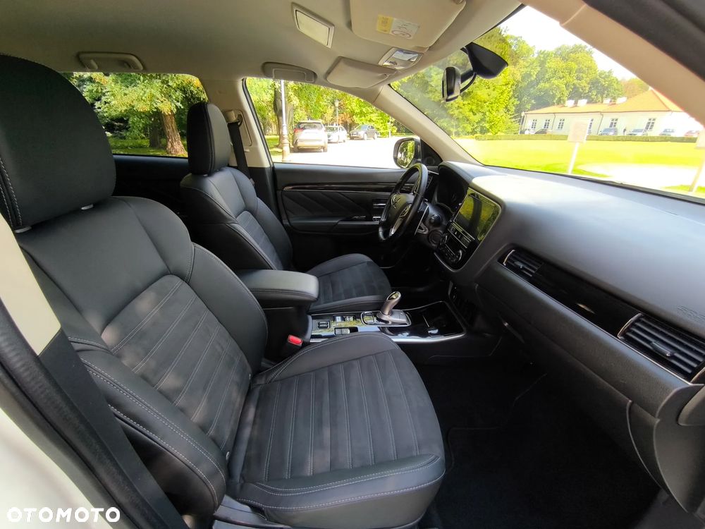 Mitsubishi Outlander 2.4 4WD - 26
