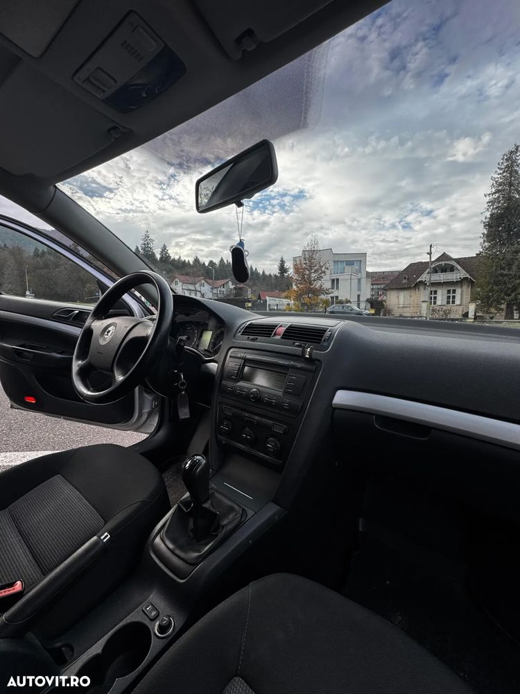 Skoda Octavia 1.6 Ambiente - 10