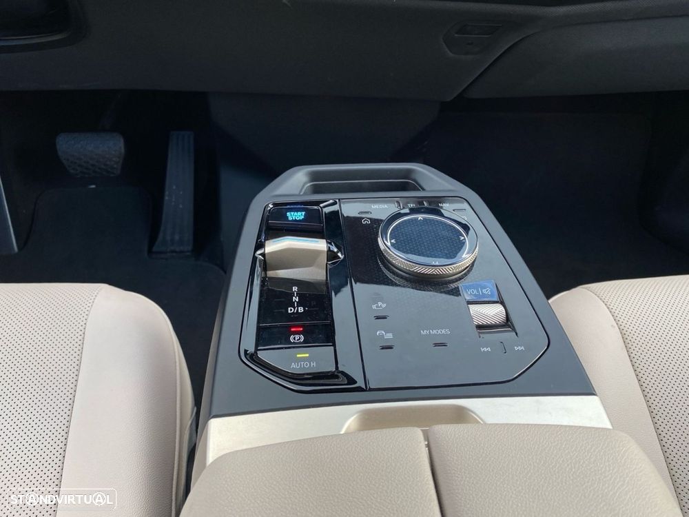 BMW iX xDrive 40 Pack Desportivo - 14