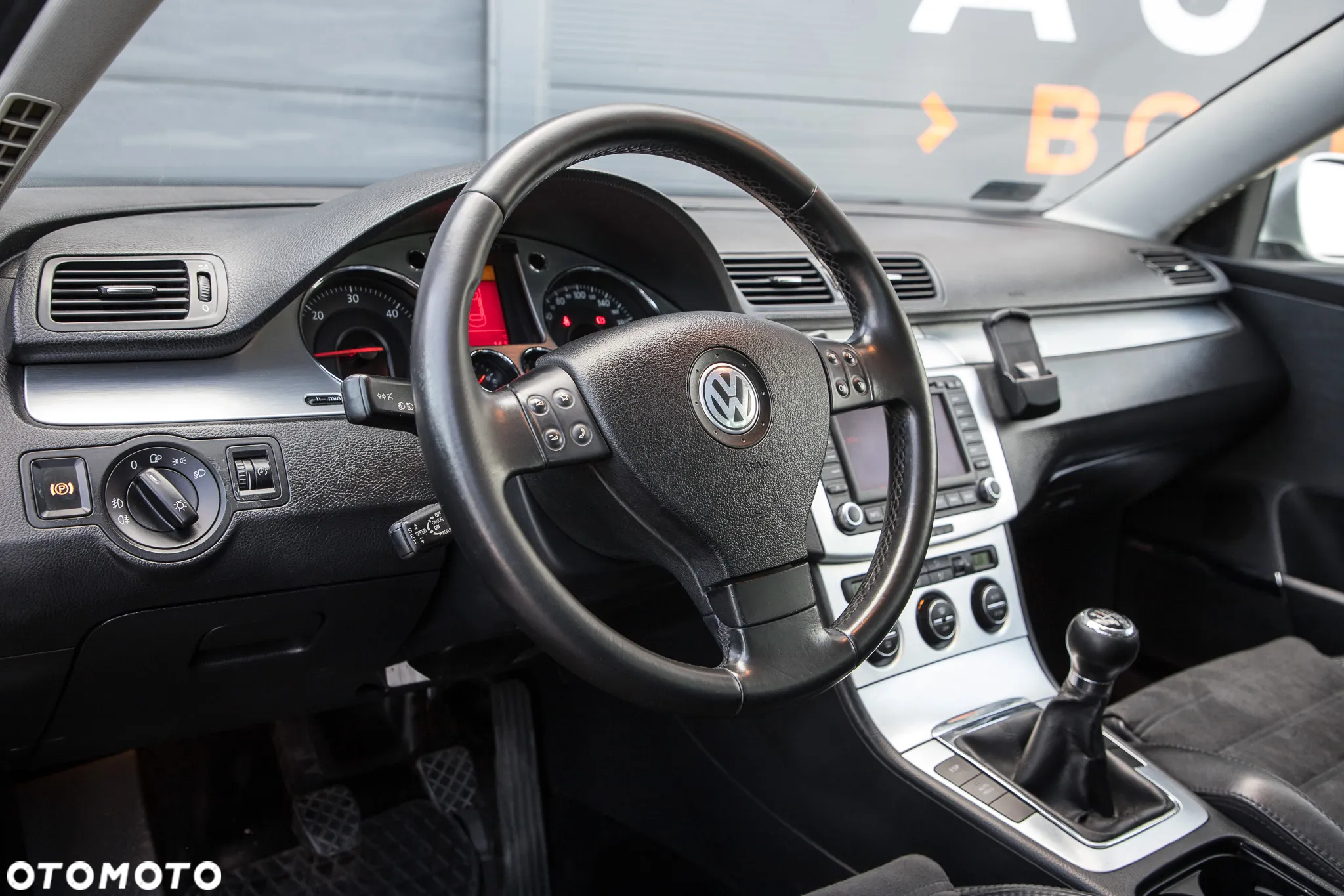 Volkswagen Passat 2.0 TDI Highline - 12