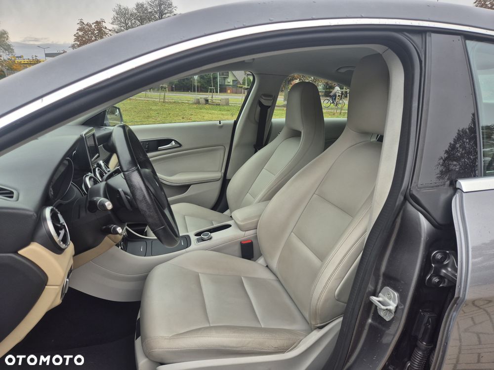 Mercedes-Benz CLA 200 7G-DCT UrbanStyle Edition - 16