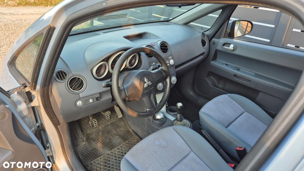 Mitsubishi Colt - 10