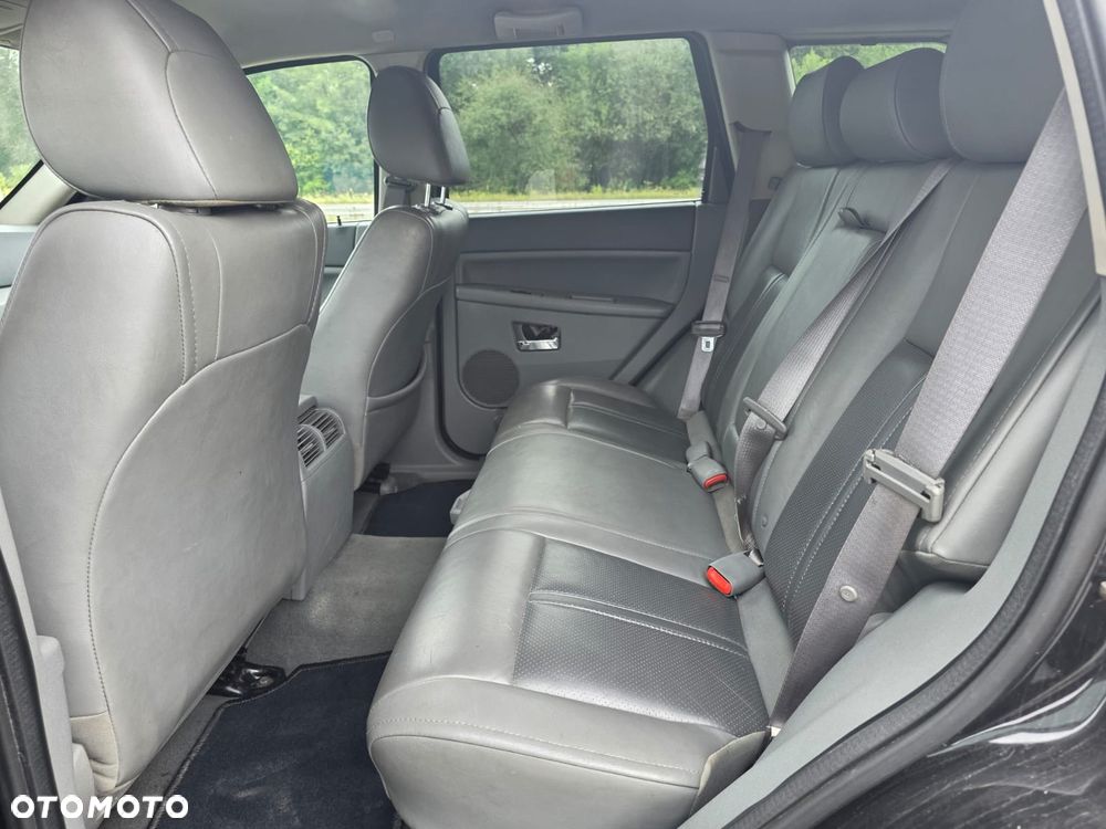 Jeep Grand Cherokee - 17