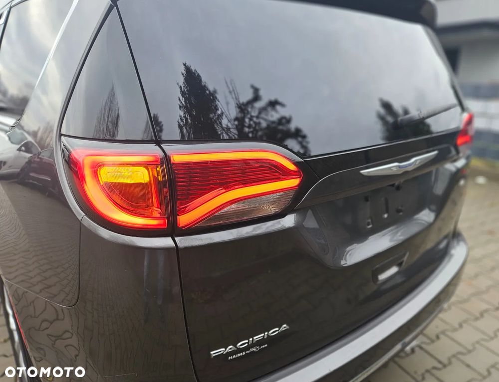 Chrysler Pacifica - 11