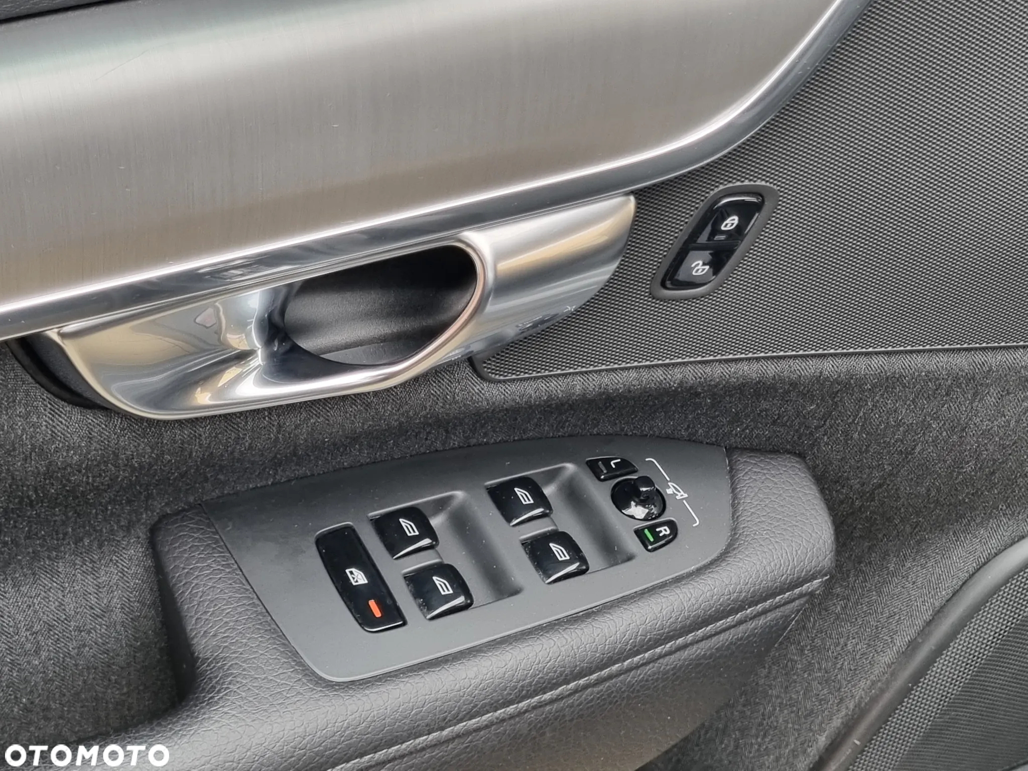 Volvo V90 D4 Geartronic Momentum Pro - 24