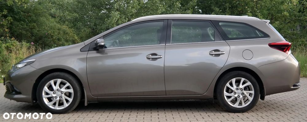 Toyota Auris 1.6 Premium - 2