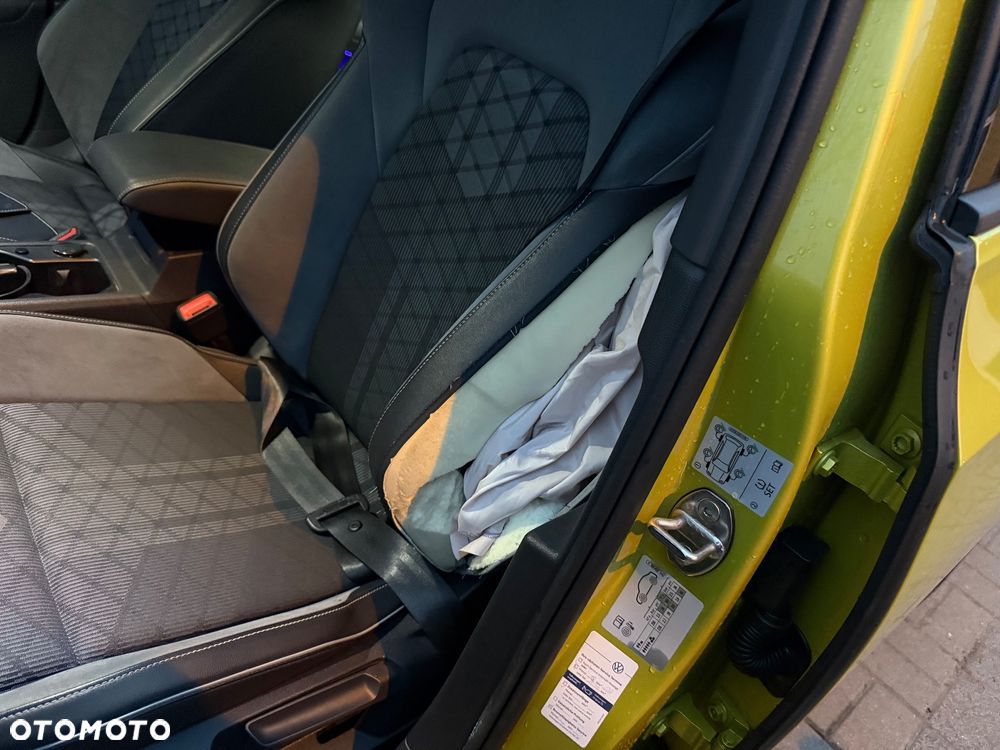 Volkswagen Golf 1.5 eTSI OPF DSG R-Line - 31
