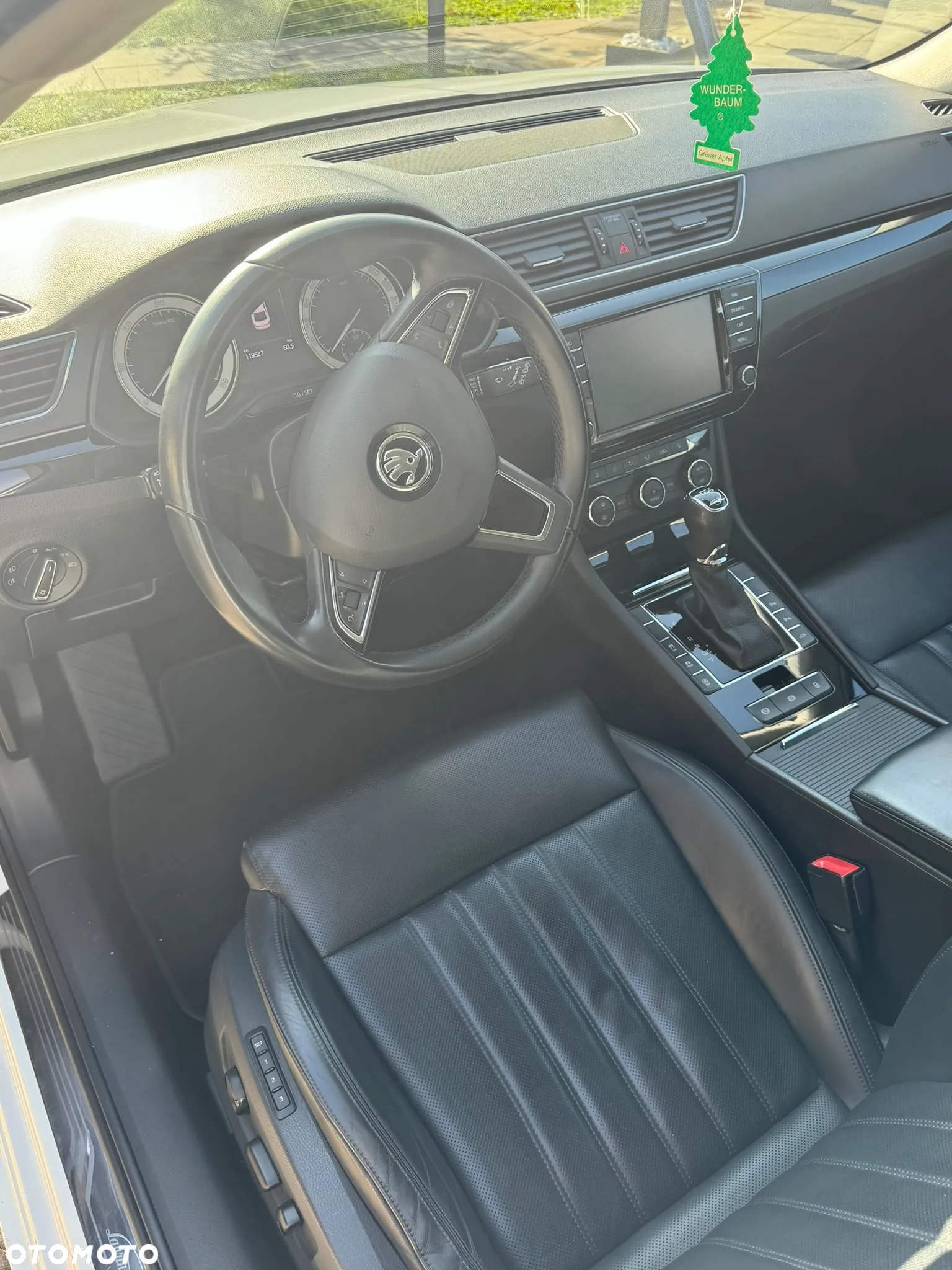 Skoda Superb 2.0 TDI L&K DSG - 11