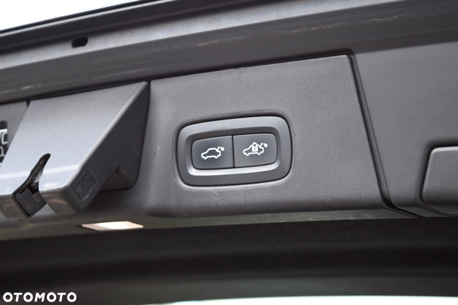 Volvo V90 T8 AWD Plug-In Hybrid Momentum Pro - 26