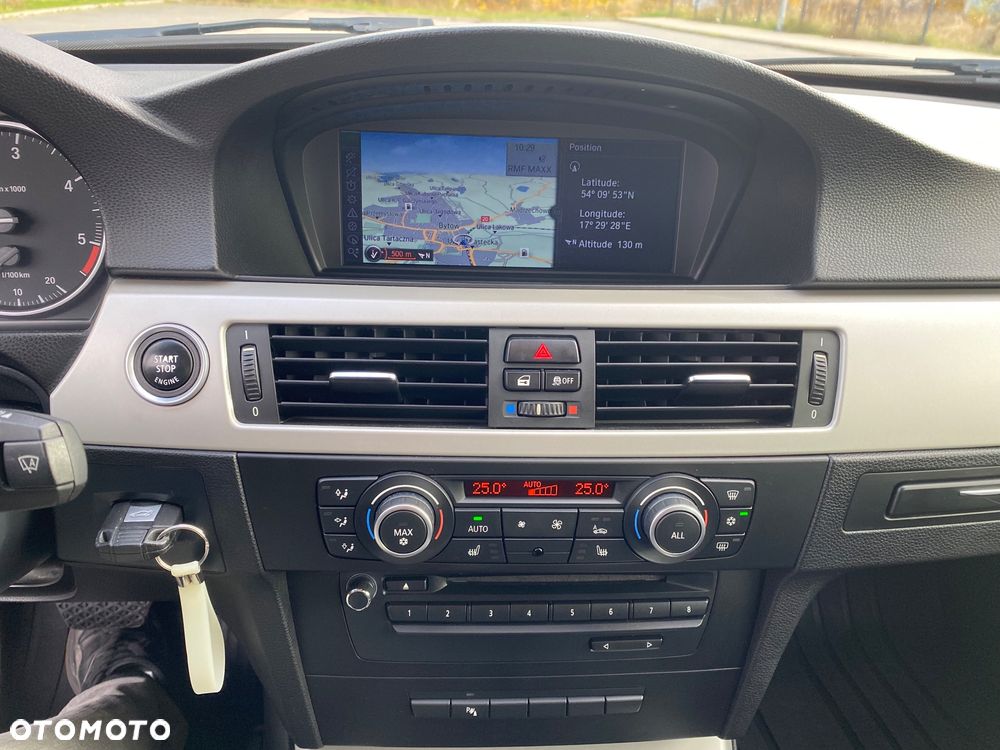 BMW Seria 3 320d DPF Touring - 15