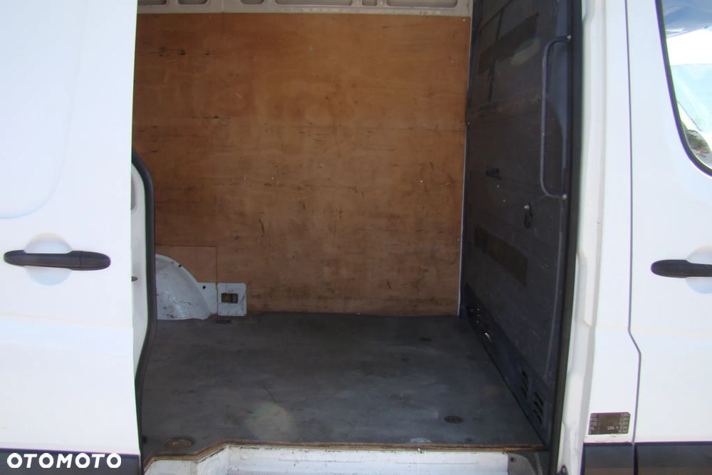 Mercedes-Benz Sprinter - 13