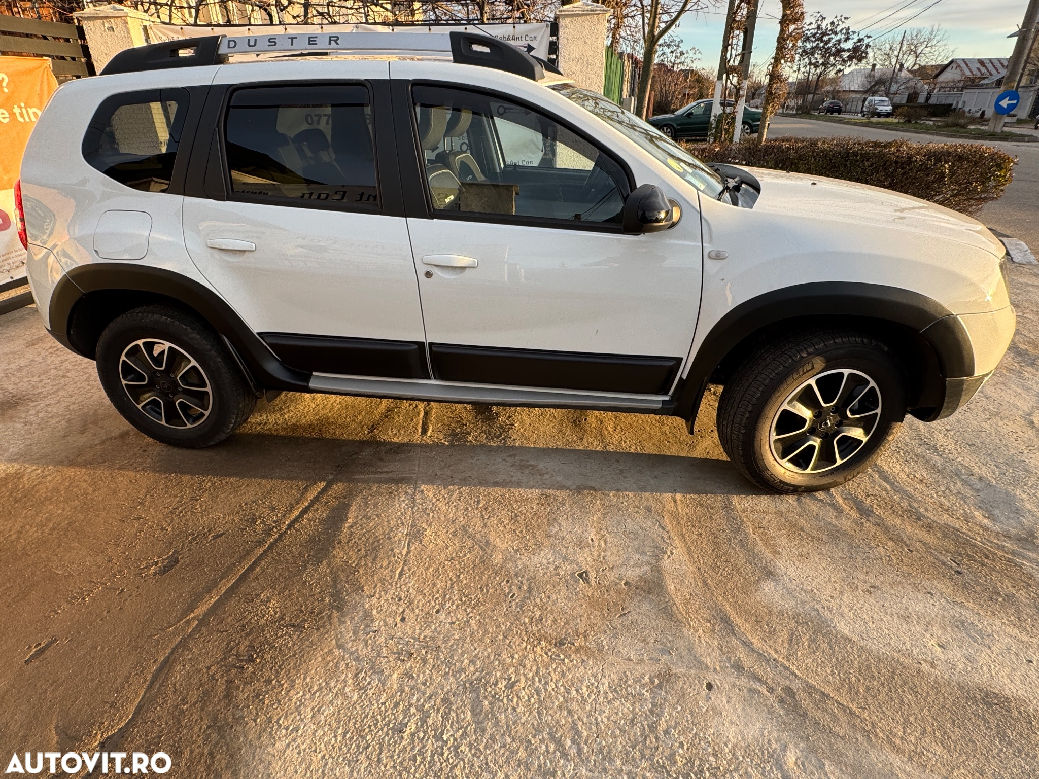 Dacia Duster dCi 110 FAP 4x4 Blackshadow - 5