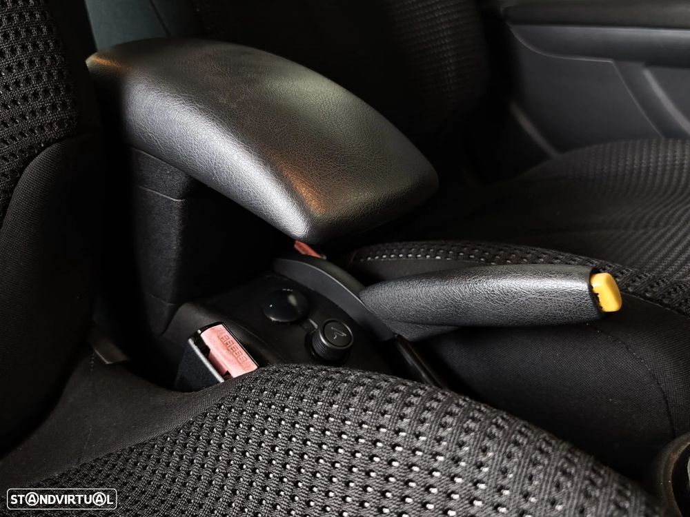 Citroën C4 1.6 HDi 110 VTR Pack - 37