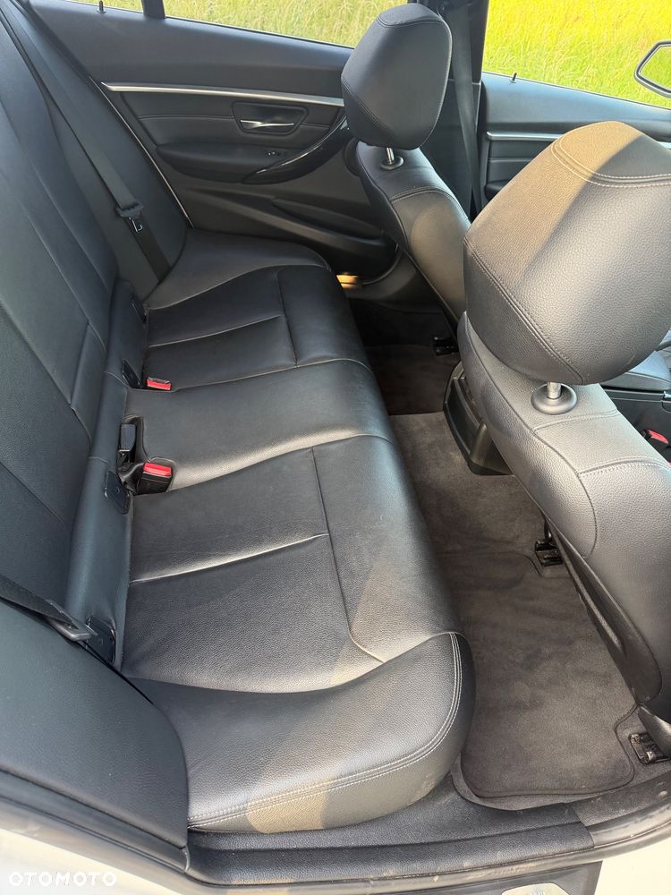 BMW Seria 3 320d xDrive Luxury Line - 11