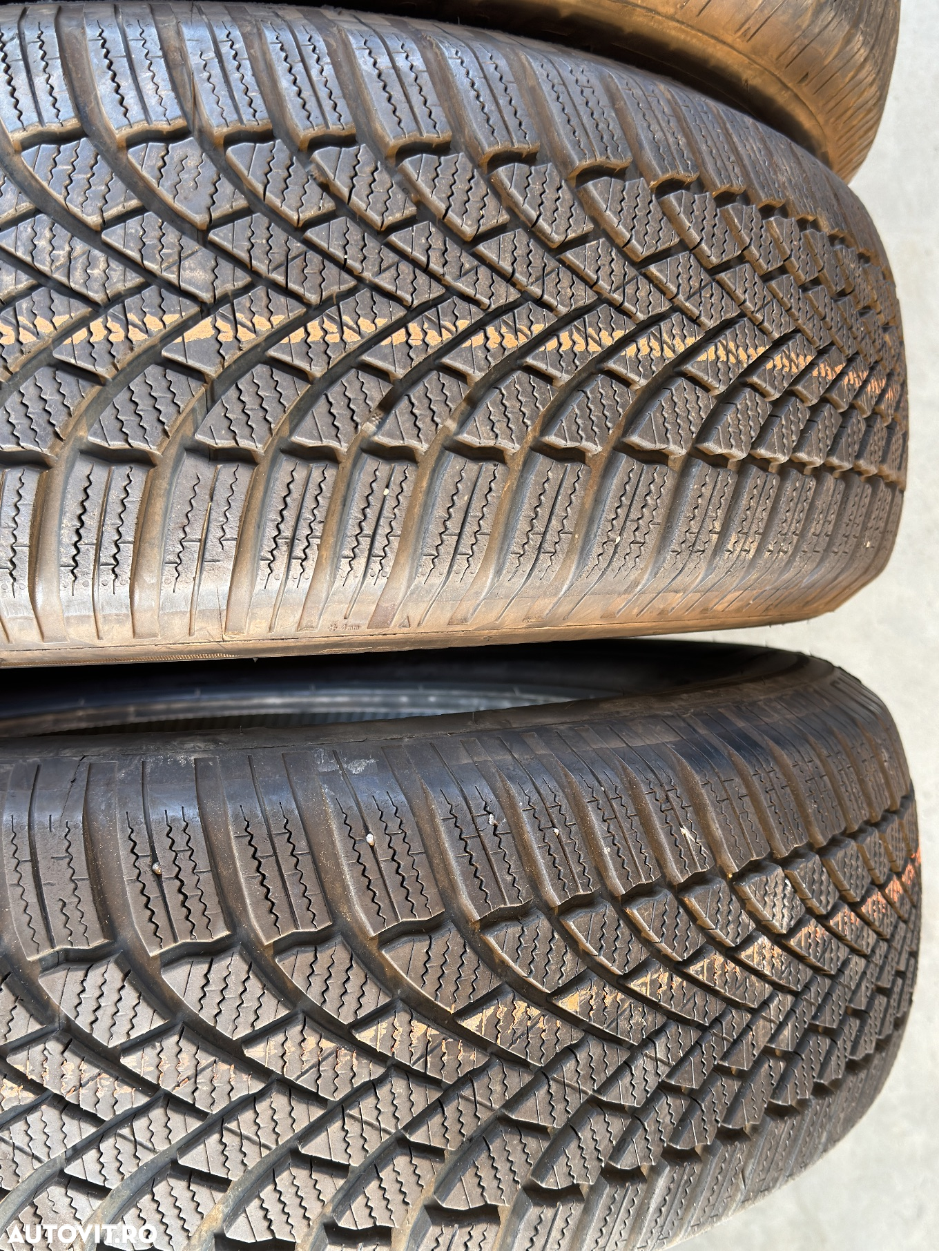 Vând 4 anvelope 215/65/17 bridgestone de iarnă ca noi - 3