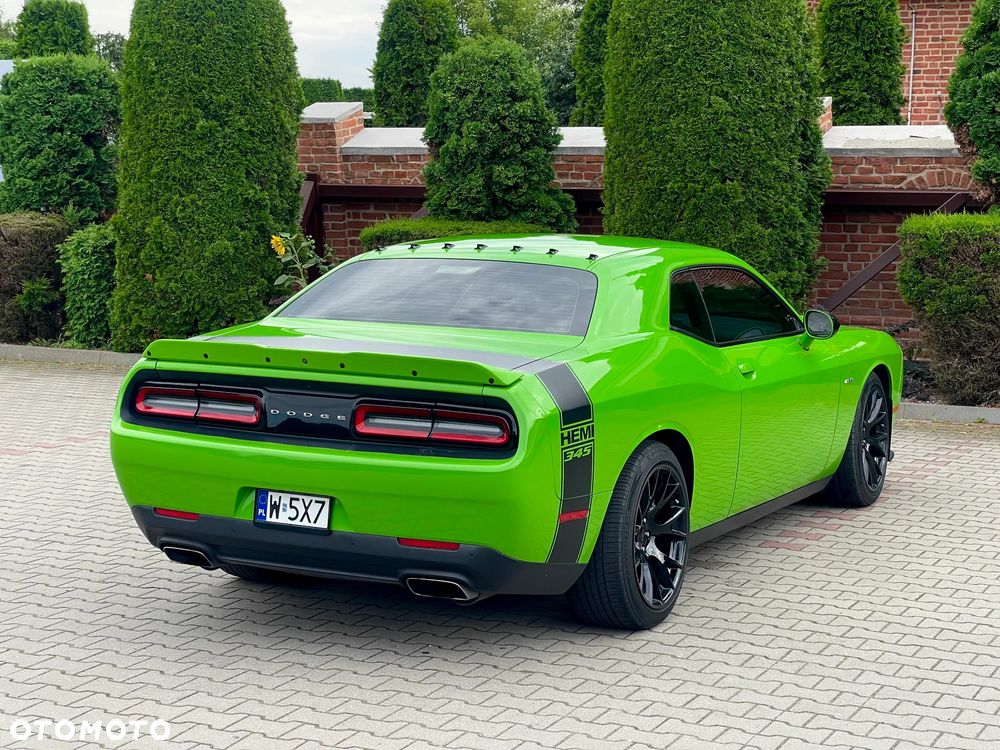 Dodge Challenger - 17