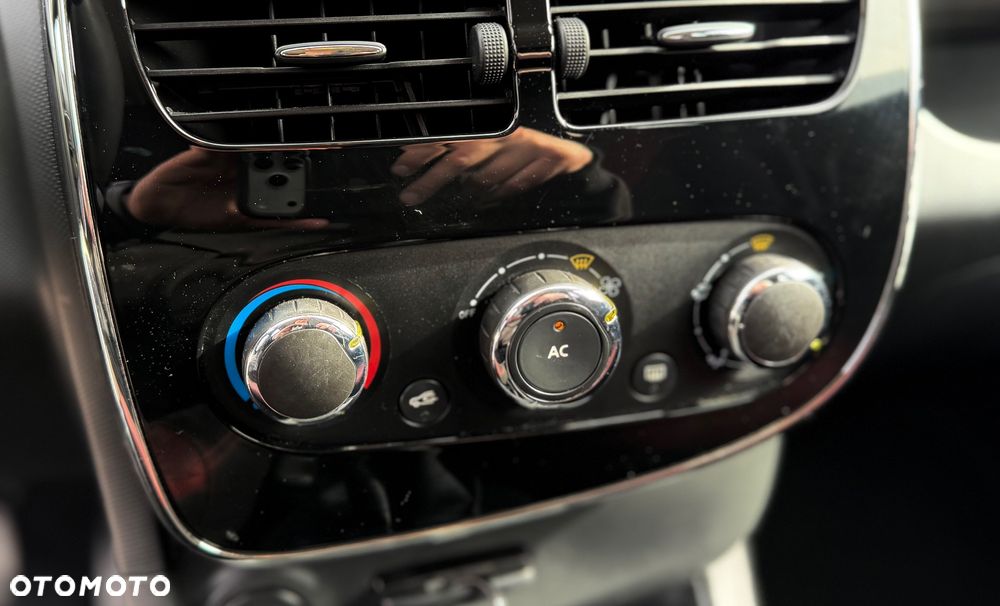 Renault Clio 1.2 16V 75 Expression - 26