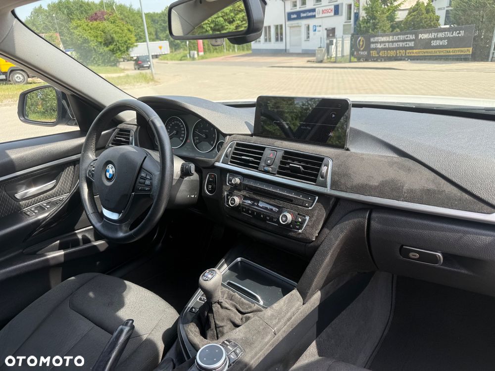 BMW Seria 3 318d Sport Line - 13