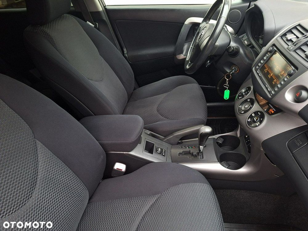 Toyota RAV4 - 9