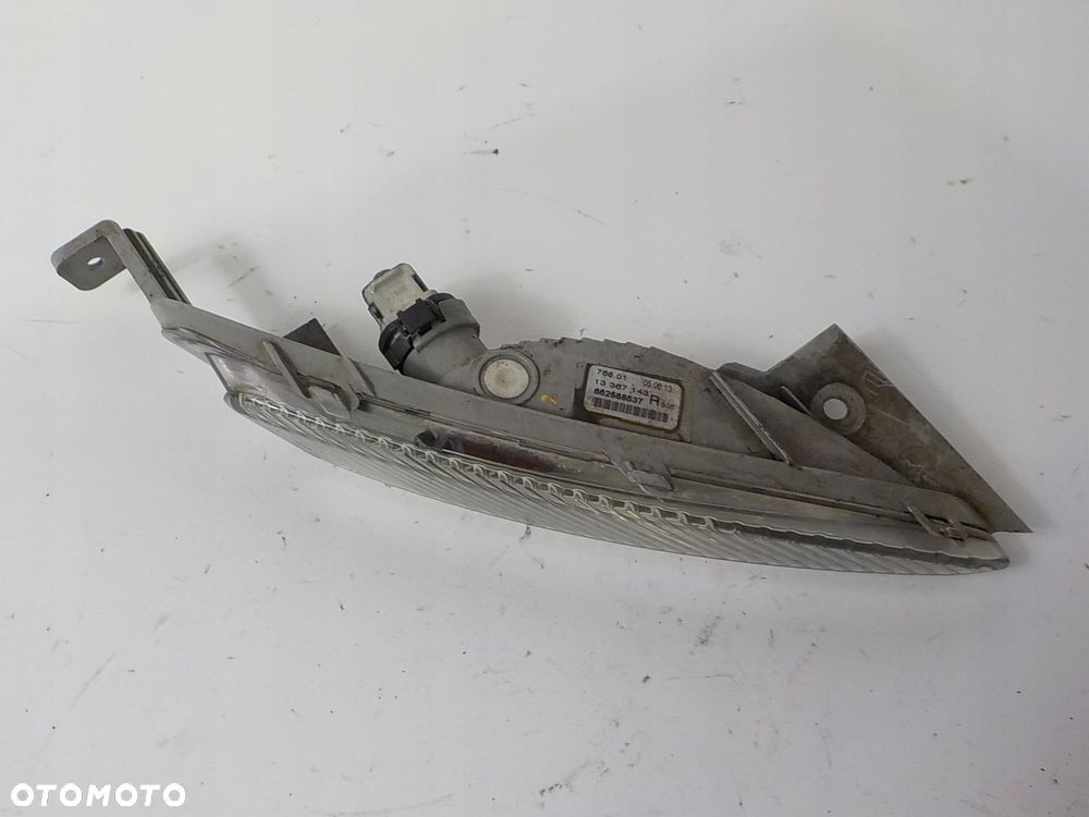 OPEL ASTRA J LIFT KIERUNKOWSKAZ PRAWY PRZÓD PRZEDNI 13367143 - 2