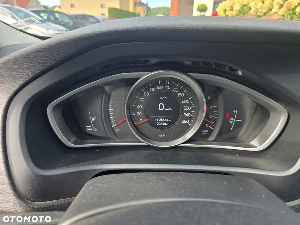 Volvo V40 - 25