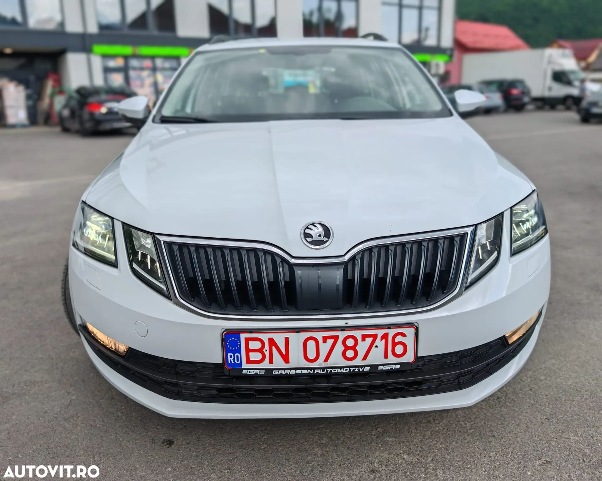 Skoda Octavia 1.6 TDI DSG Ambition - 1