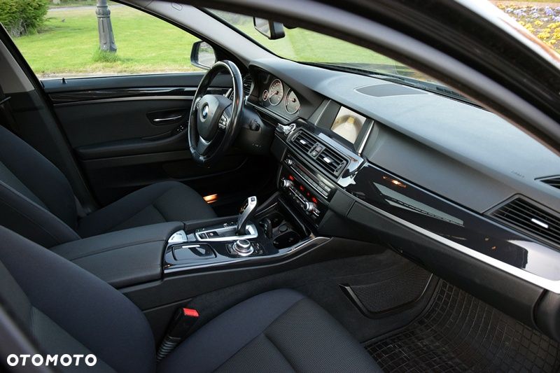 BMW Seria 5 520d Sport - 8