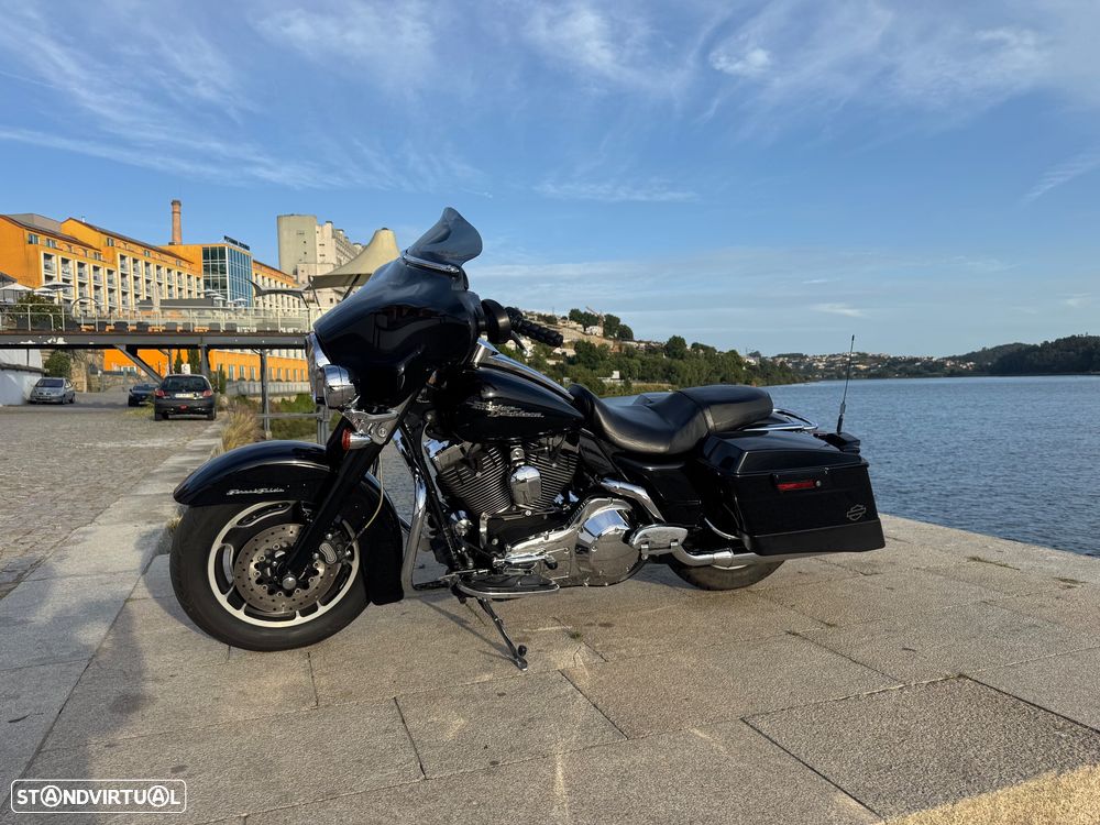 Harley-Davidson Street Street Glide - 16