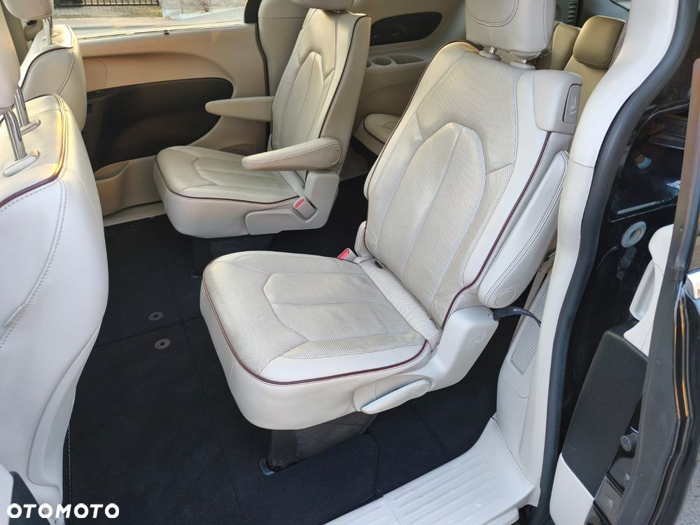 Chrysler Pacifica - 32