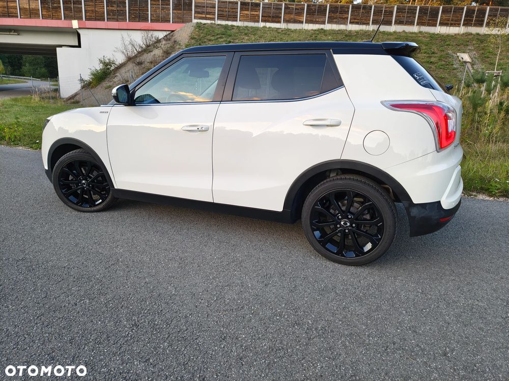SsangYong/KGM Tivoli e-XGi 160 2WD Black+White - 5