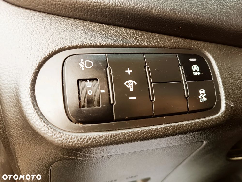 Kia Carens 1.6 GDI L 7os EU6 - 34