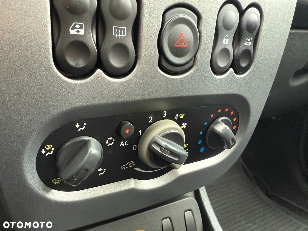 Dacia Duster 1.6 SCe Access S&S - 17