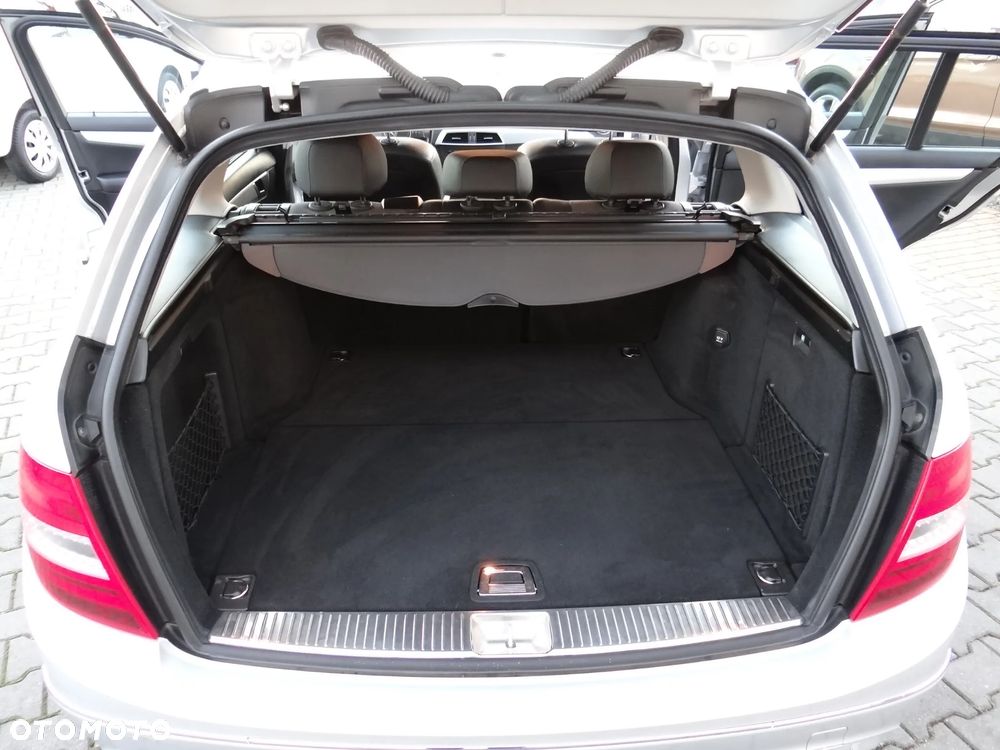 Mercedes-Benz Klasa C 180 CGI BlueEff Avantgarde - 17