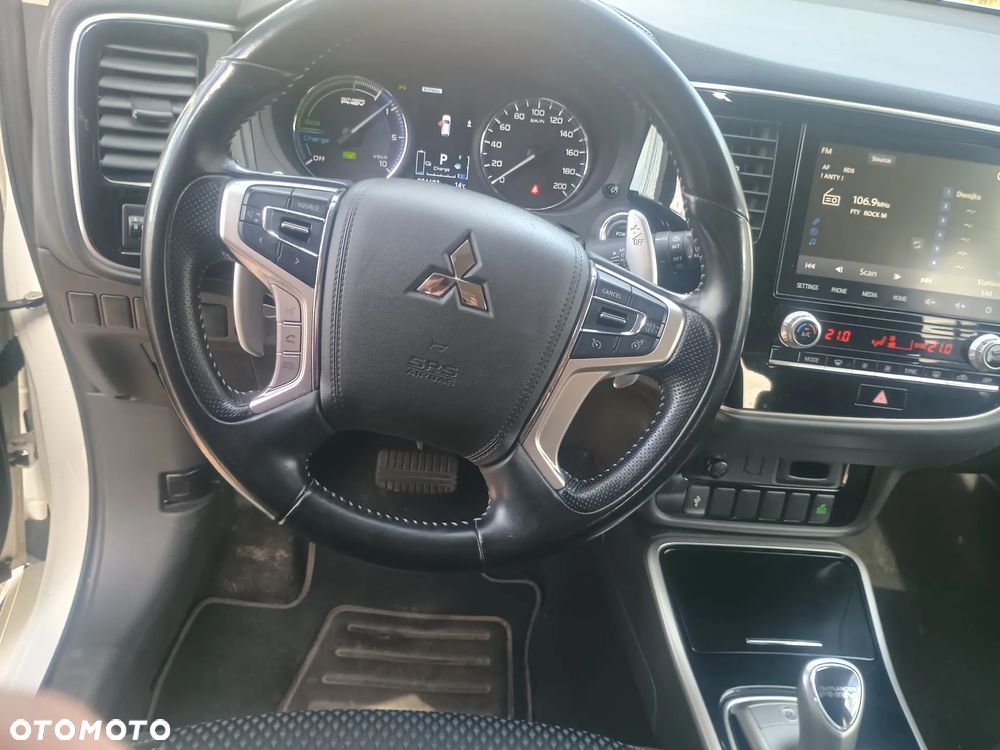 Mitsubishi Outlander - 23