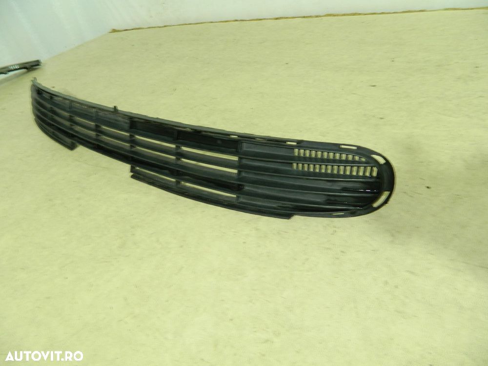 Grila inferioara dintre proiectoare, Opel Vectra B, 96-00, 90464533 - 7