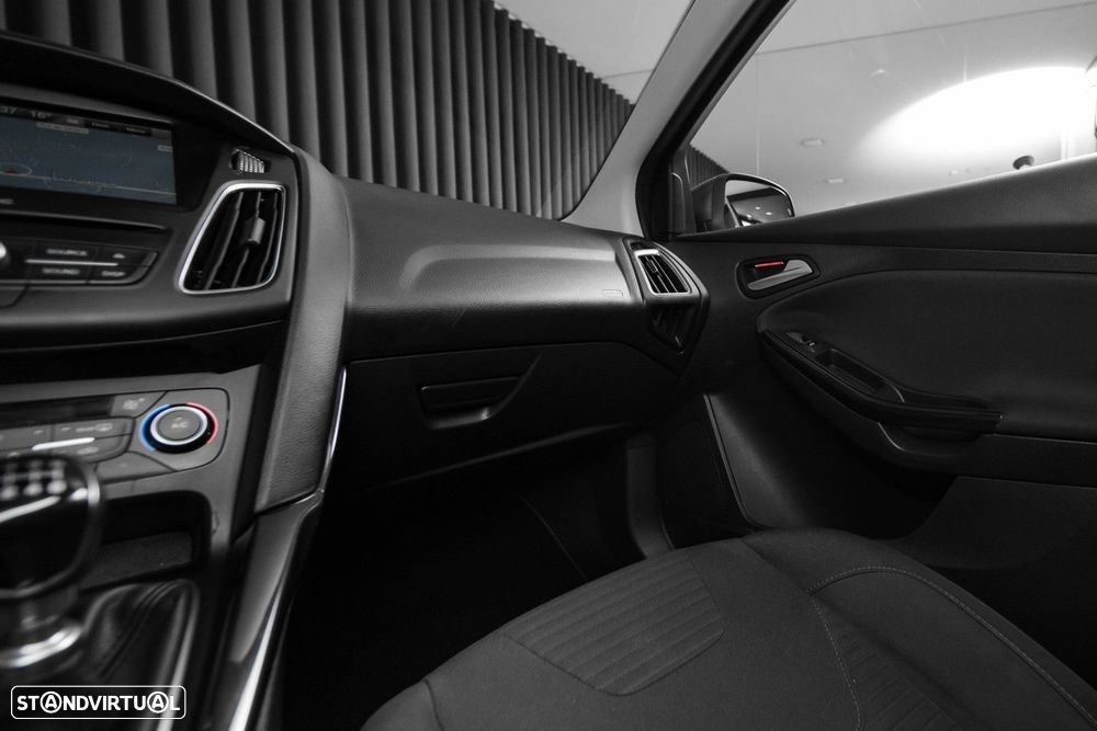 Ford Focus 1.0 EcoBoost S&S TITANIUM - 13