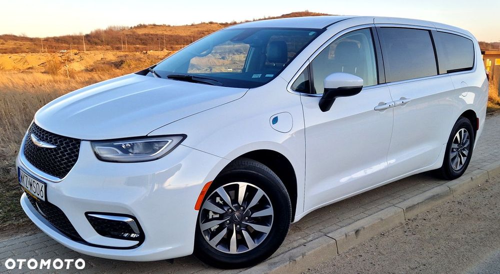 Chrysler Pacifica - 1