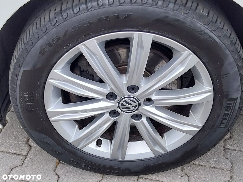 Volkswagen Touran - 34