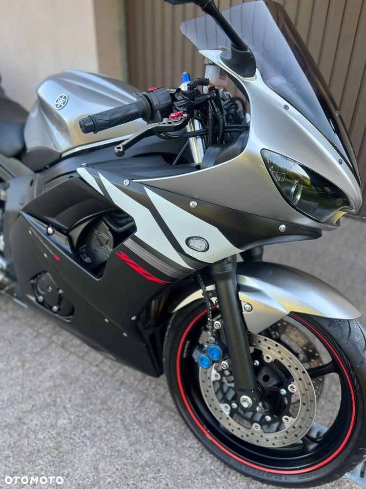 Yamaha R6 - 12