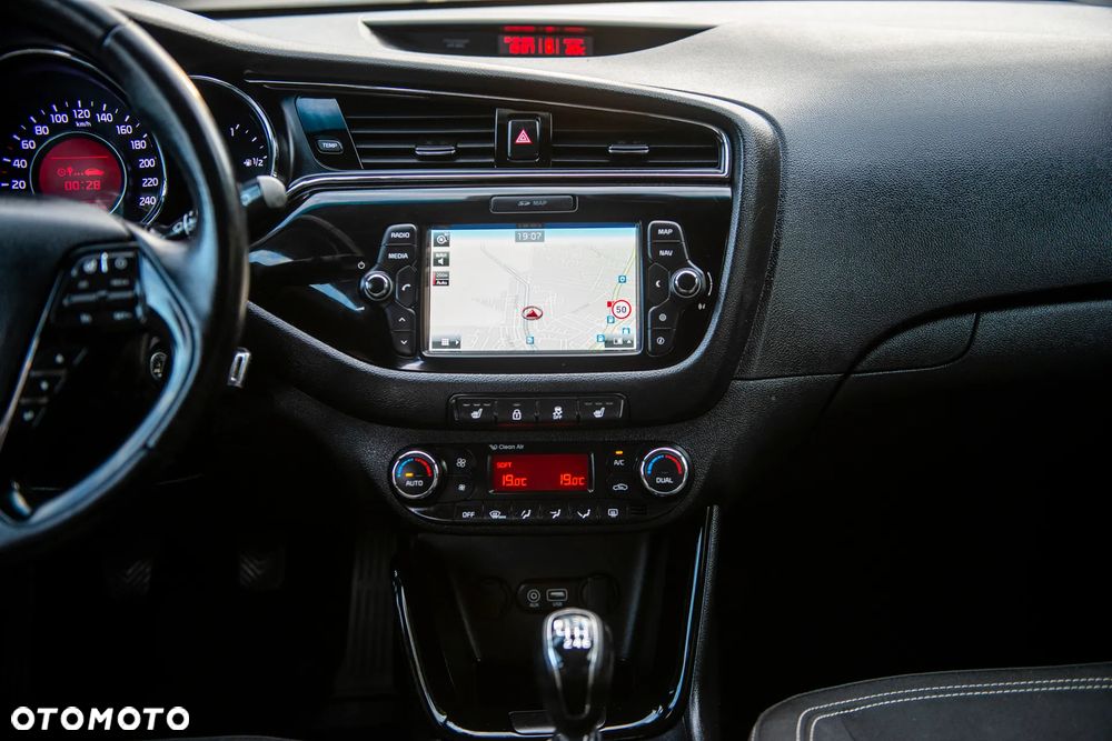 Kia Ceed 1.4 CVVT Dream Team Edition - 33