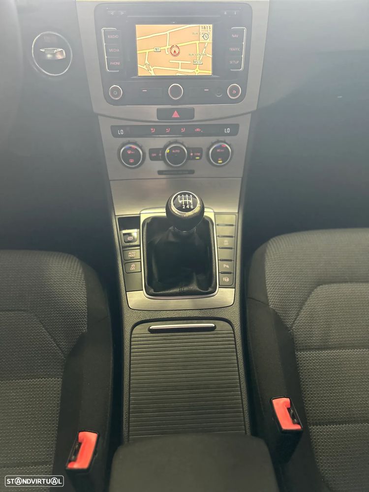 VW Passat 2.0 TDI BlueMotion Trendline - 14