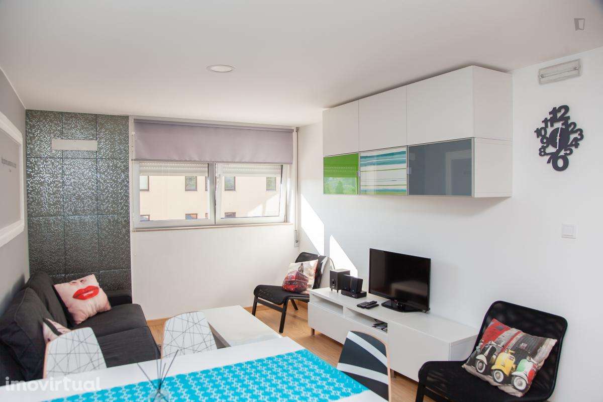 Quarto - localizado em Baixa Coimbra - Grande imagem: 2/24