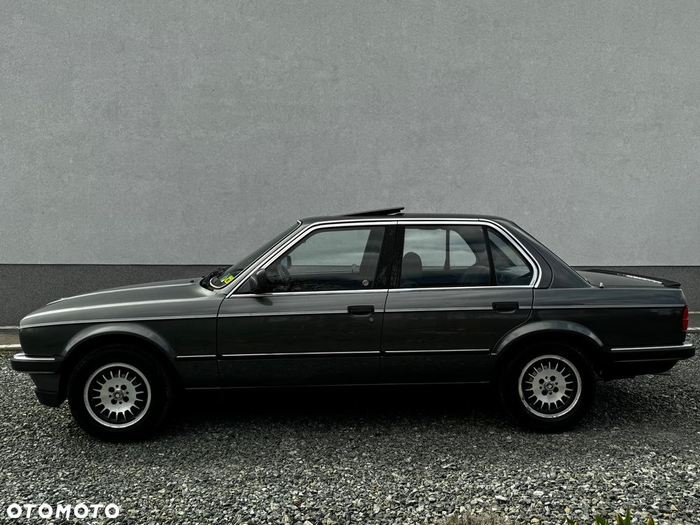 BMW Seria 3 318i - 9