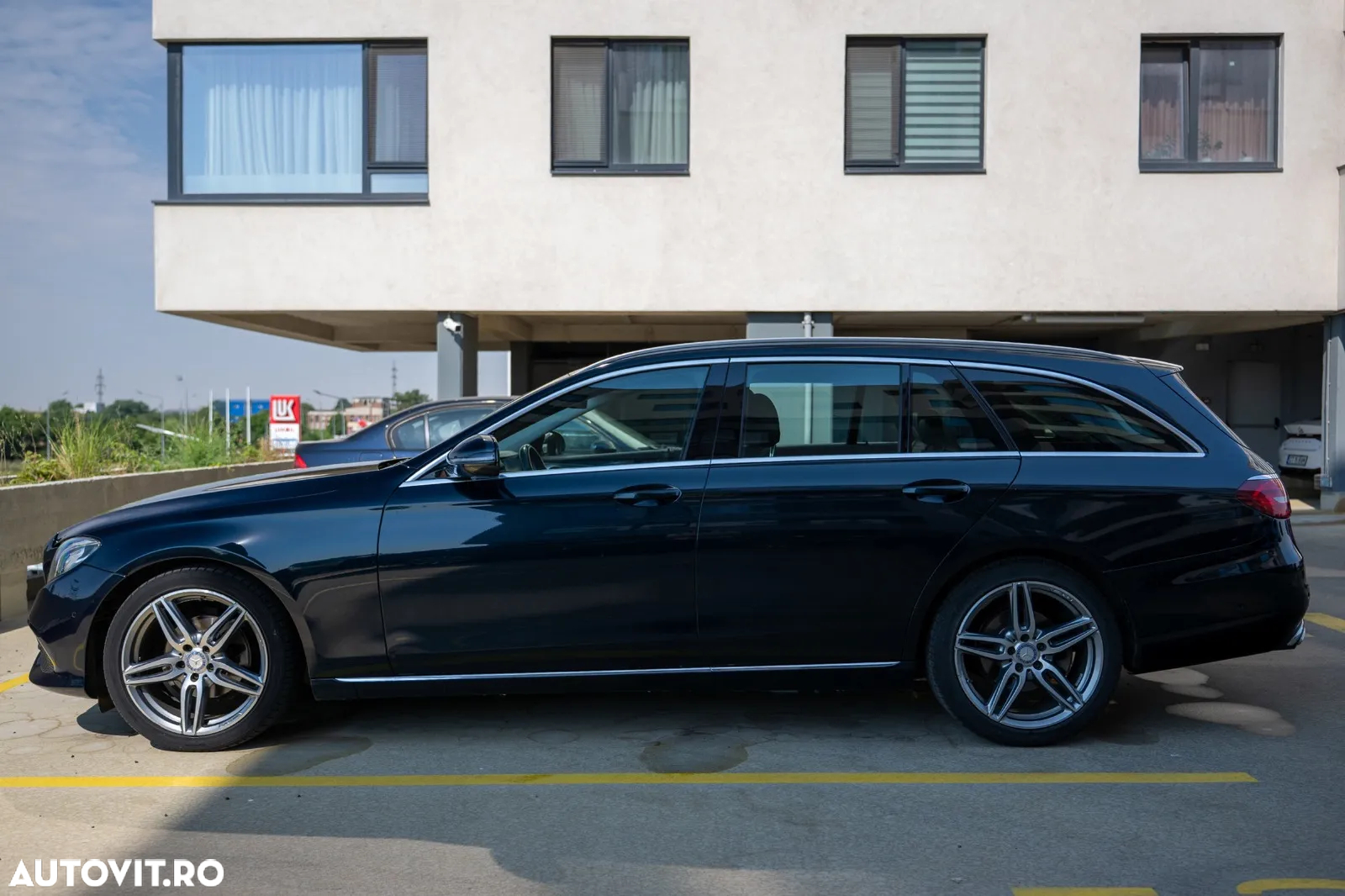Mercedes-Benz E 220 d T 9G-TRONIC Avantgarde - 2