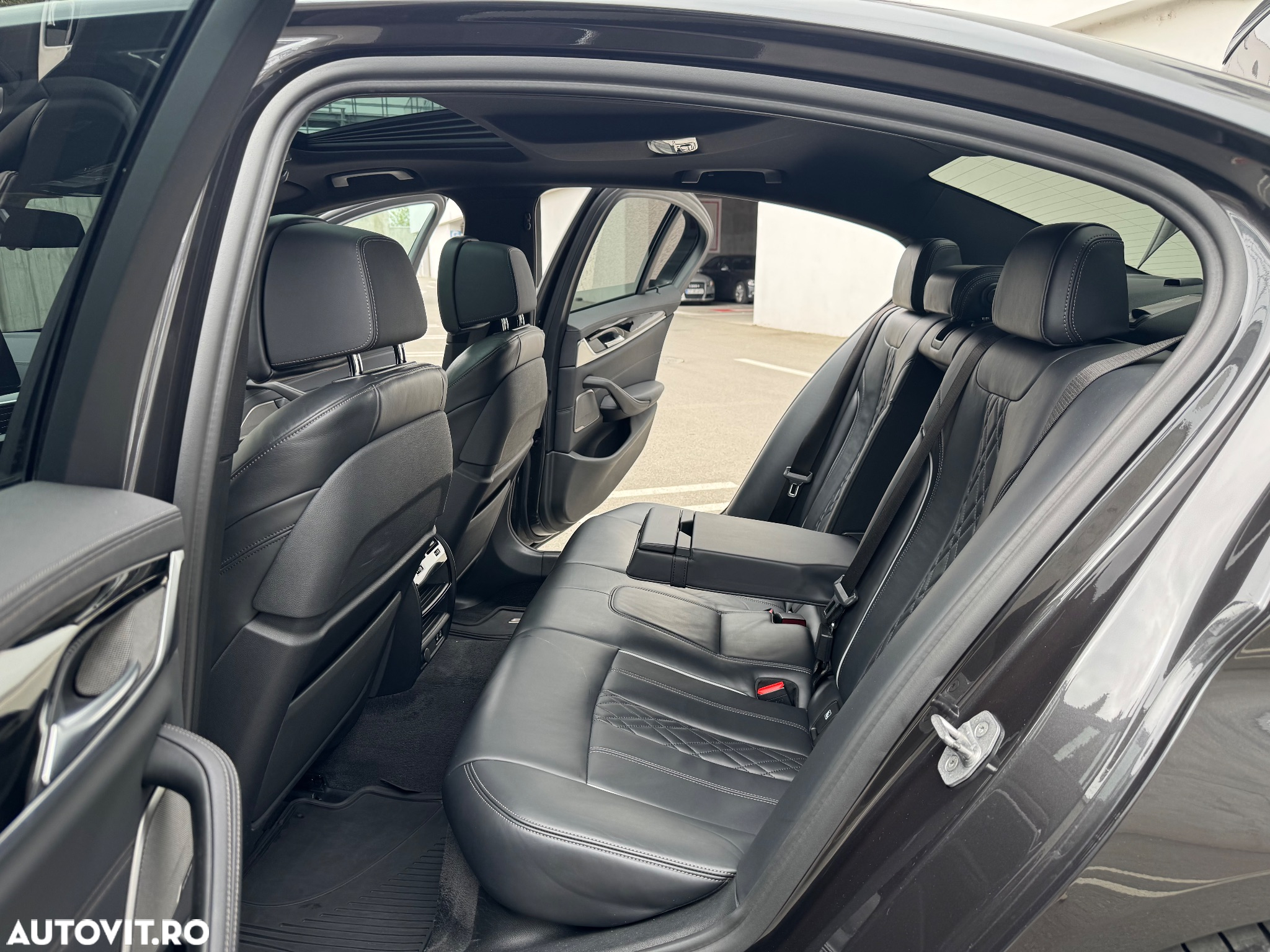 BMW Seria 5 530d xDrive AT MHEV - 16
