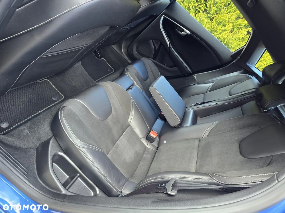Volvo V40 - 25